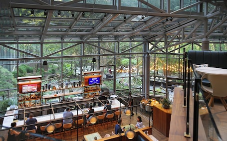 Crowne Plaza Atlanta Perimeter at Ravinia by IHG
