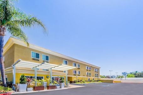 Holiday Inn Express San Diego Sea World Beach Area